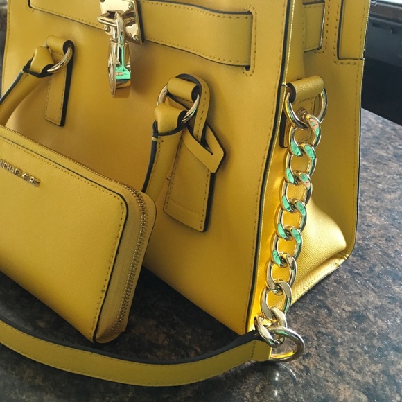 ✨💛Michael Kors purse & wallet💛✨ - Picture 4 of 12